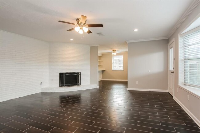 Building Photo - 5950 Beaudry Dr