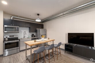 1BR, 1BA - 760SF - Sunshine Portland