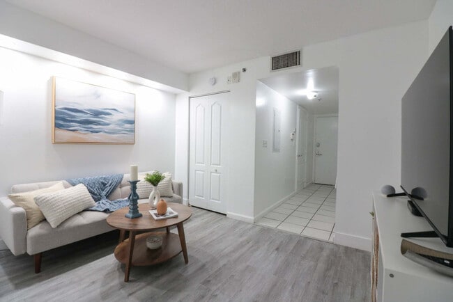 Foto del edificio - 1 SE 12th St