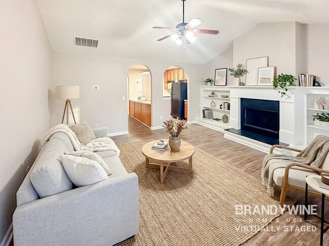 Foto del edificio - 4830 Buckeye Pl