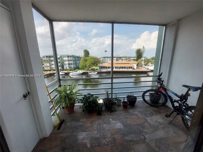 Foto del edificio - 2741 Taft St