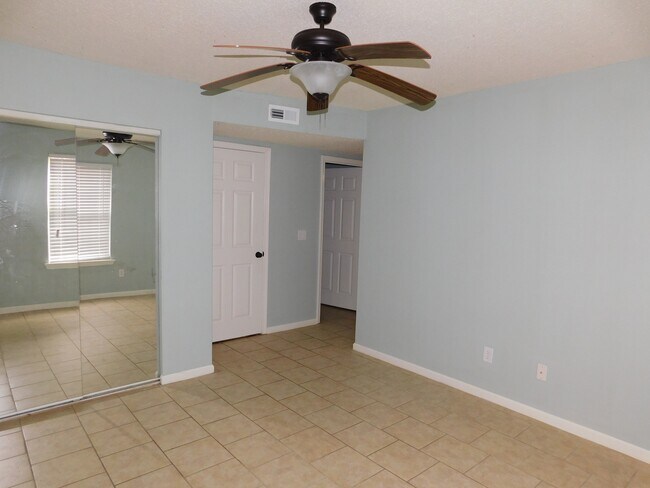 Foto del edificio - 535 3rd Loop Rd