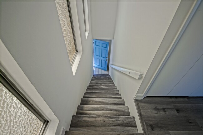 Building Photo - 204 Rosecrans Pl