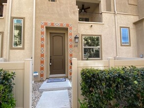 Building Photo - 1118 Via Lucero