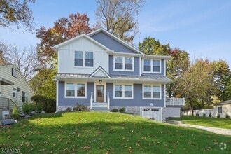 Building Photo - 99 Ashwood Ave