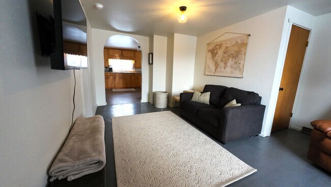 Building Photo - 304 W Pine St