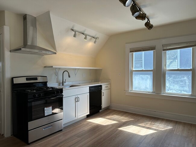 Building Photo - 56 Garden Terrace