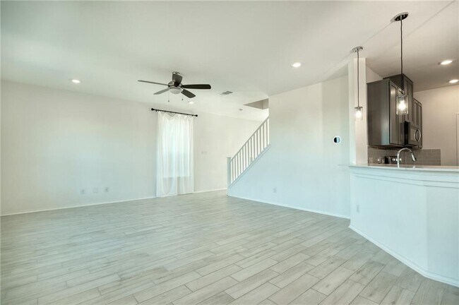 Building Photo - 316 Los Cobos Ln