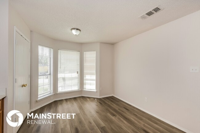 Building Photo - 10836 Deauville Cir N