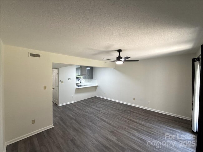 Building Photo - 1724 Village Lake Dr