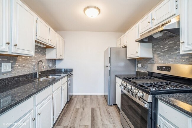 Foto del edificio - 373 Newport Ln