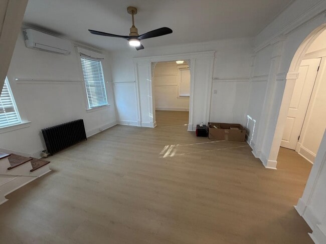 Building Photo - Great Home For RWJMS/Rutgers Students * Walk to New Brunswick/Highland Park Nightlife * All Utili...