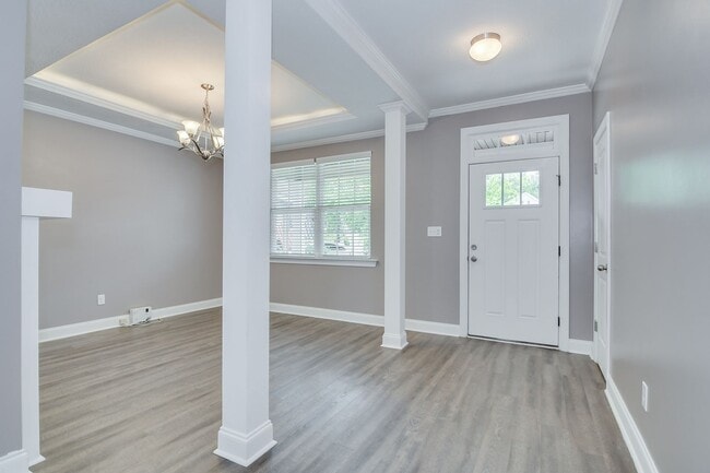 Building Photo - Updated 4 Bedroom 2.5 Bath