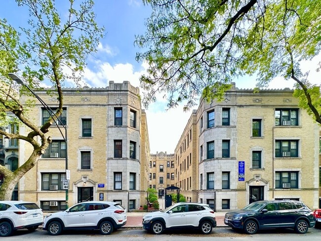 Building Photo - 533 W Belden Ave