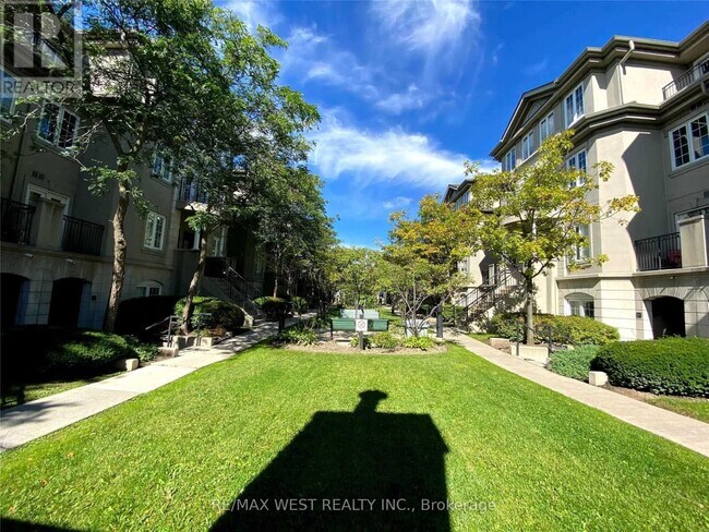 Photo du bâtiment - 108 Finch Ave W