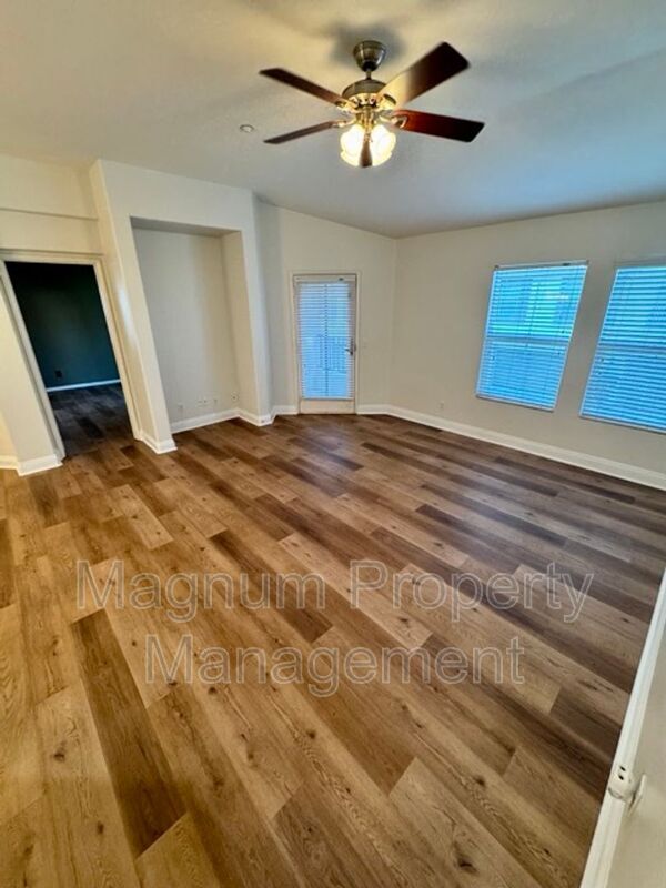 Building Photo - 41685 Woodridge Ave