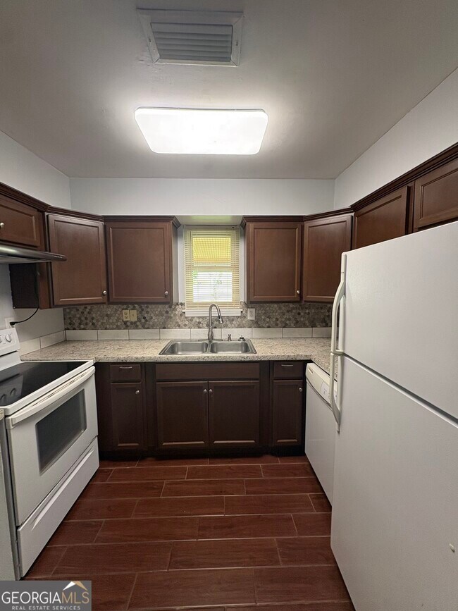Foto del edificio - 542 Chateau Cir