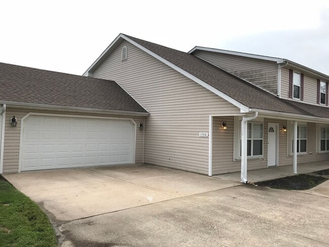 Building Photo - 1704-1706-1706 Juniper Dr