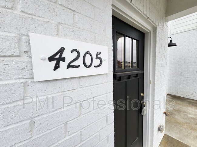 Foto del edificio - 4205 Sarazen Ln