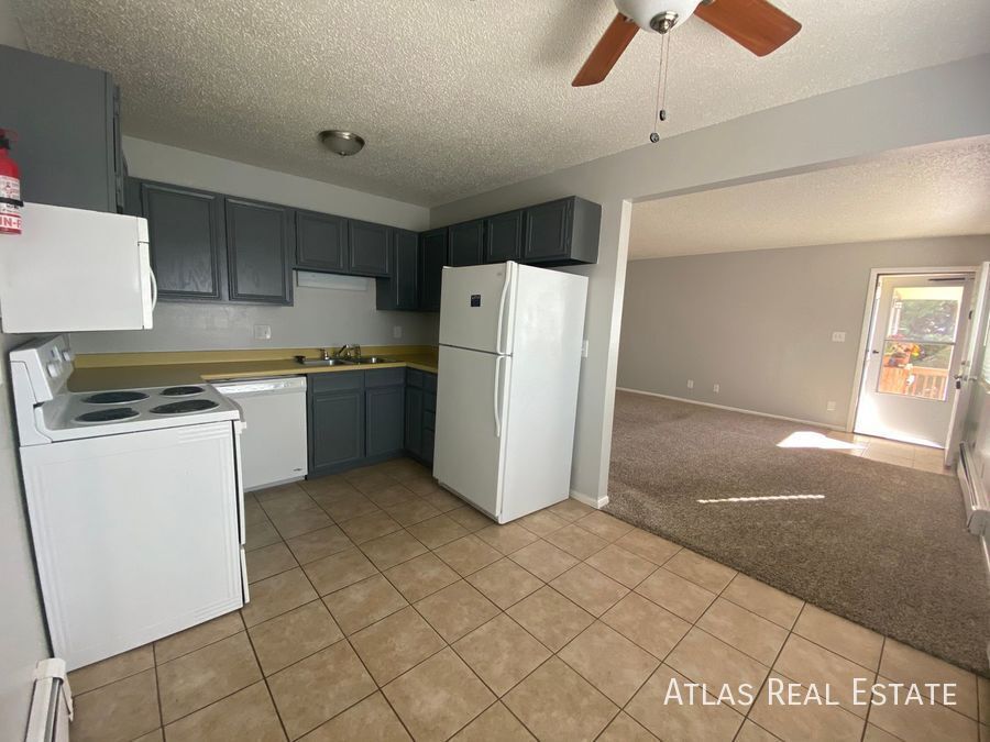 Foto principal - Beautiful 2Bed/2Bath Open Floorplan Centra...