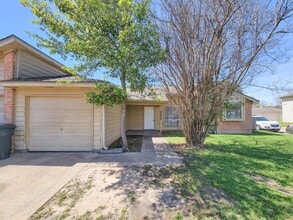 Building Photo - 10059 Emerald Creek Dr