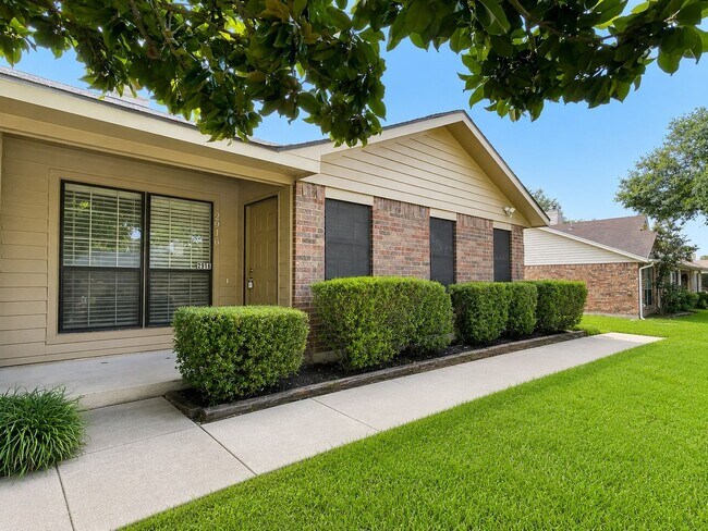 Foto del edificio - Fully remodeled 3 bedroom duplex for rent in Euless!