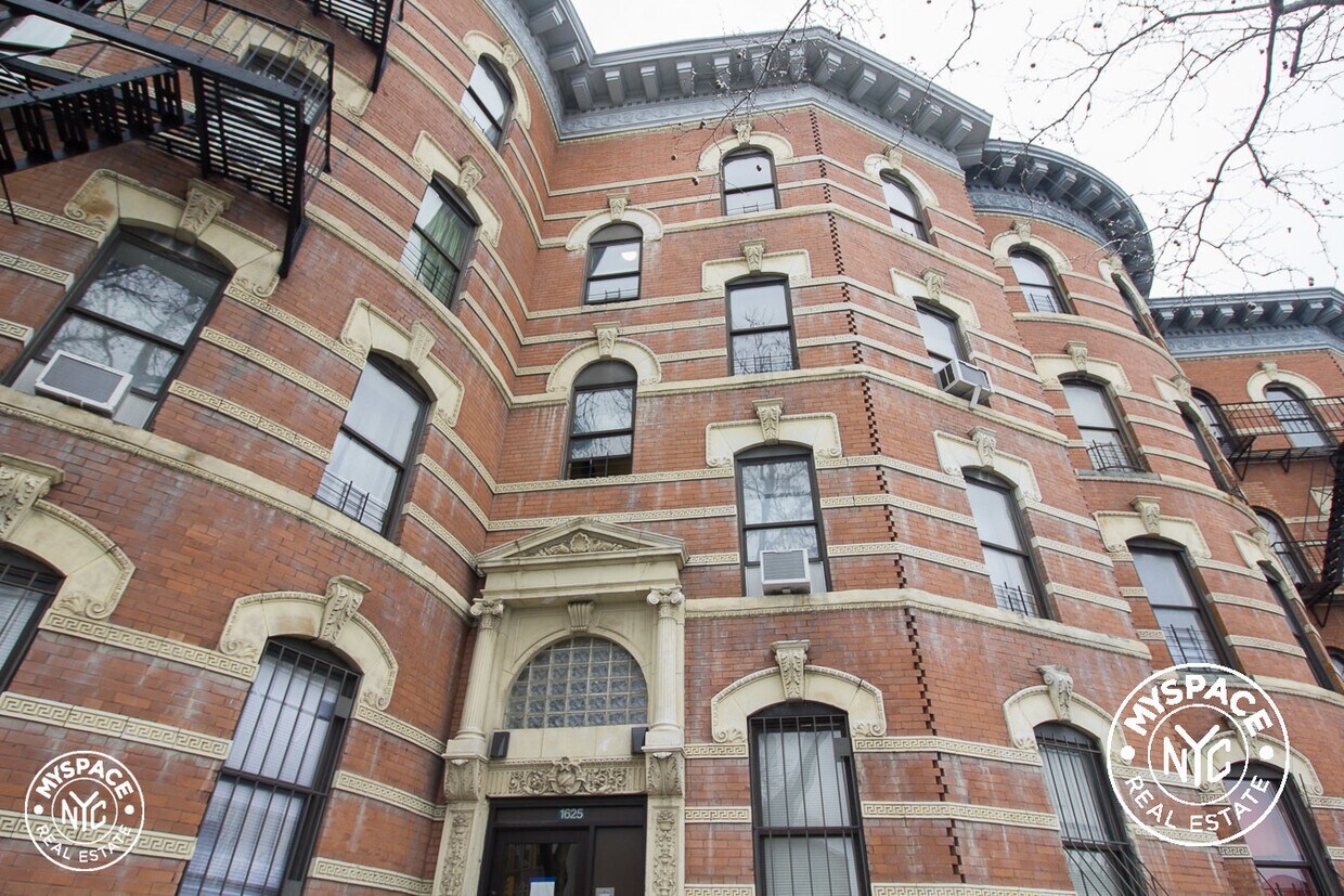 Foto del edificio - 1617 Eastern Pkwy