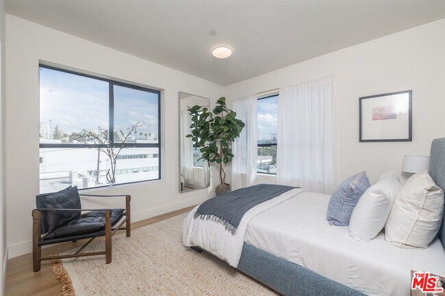 Foto del edificio - 1822 Overland Ave