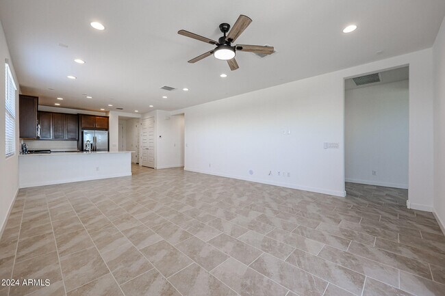 Foto del edificio - 2071 W Bramble Berry Ln