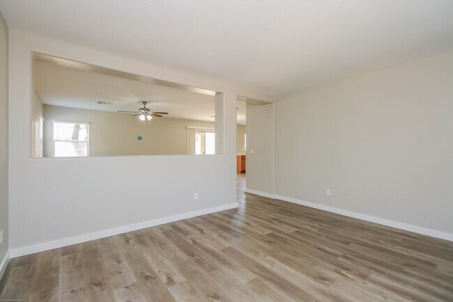 Foto del edificio - 28165 N Silver Ln