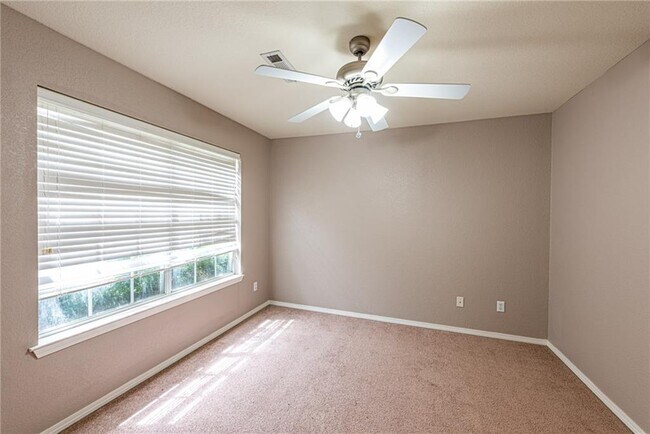 Foto del edificio - 2840 Wildwood Dr