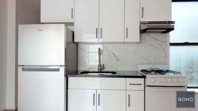 Building Photo - 3 bedroom in Manhattan NY 10003