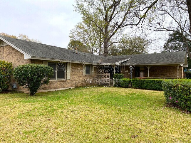 Foto del edificio - 761 Forestdale Dr