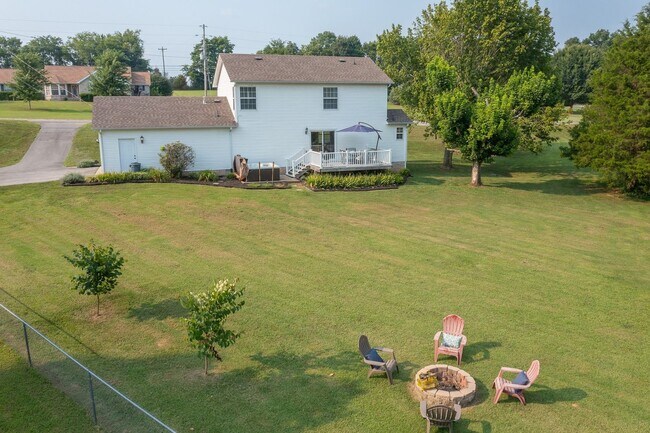 Foto del edificio - Spacious 3 bedroom home on 1 Acre