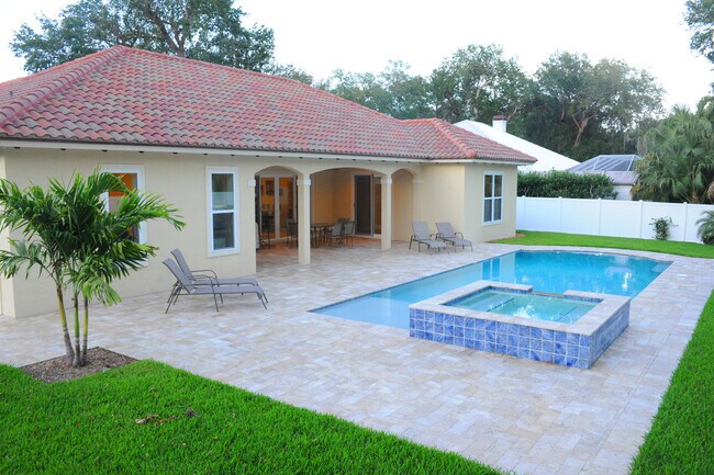 Foto del edificio - 506 Cypress Rd