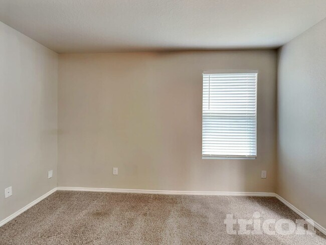 Foto del edificio - 7419 Coral Bells Ct