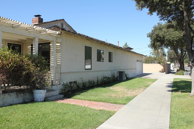 Building Photo - 1125 Lindendale Ave