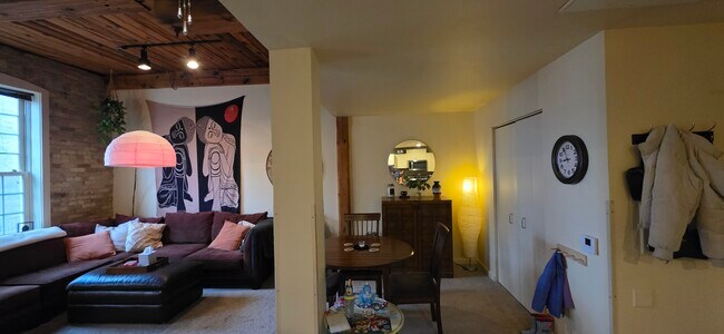 Foto del edificio - Brickner Woolen Mills Apartments