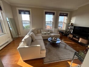 Building Photo - 483 Beacon St