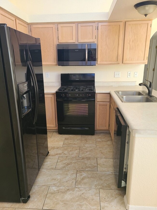 Building Photo - 2063 Pine Trail St