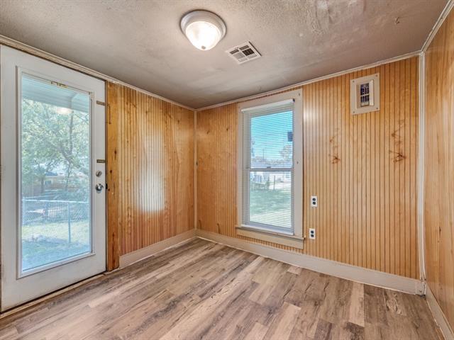 Building Photo - 609 E Monterey St