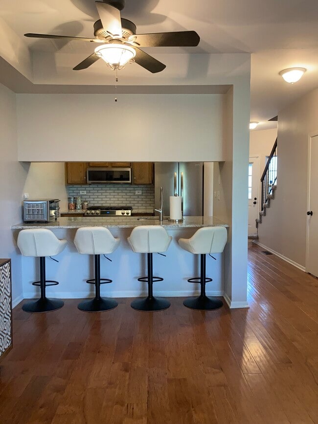 Building Photo - 1497 Golfview Dr