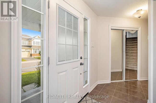 Building Photo - 549 Ensatina Cres