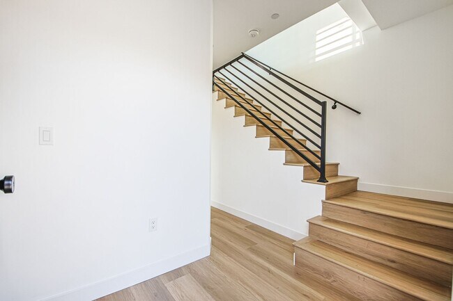 Building Photo - 11441 Hatteras St