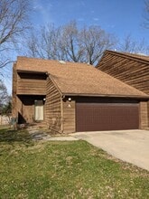 Building Photo - 1709 E Willow Ct