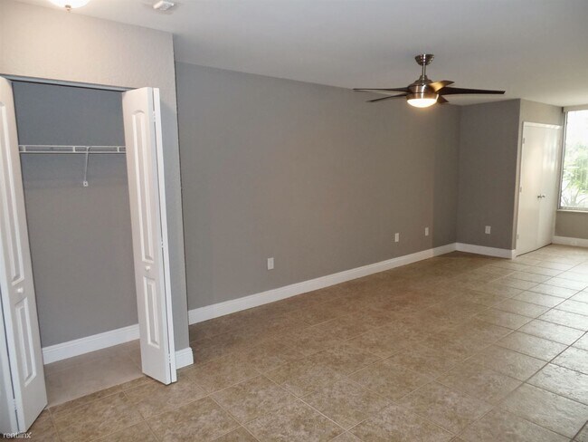 Foto del edificio - 1 br, 1 bath Condo - Lakeview Club