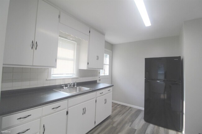 Foto del edificio - 1411 N Riley Ave