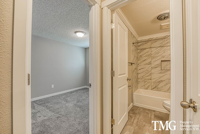 Building Photo - Bright Upper-Level 2 BD with Covered Deck