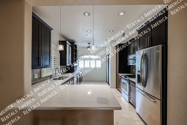 Building Photo - 8653 E Royal Palm Rd