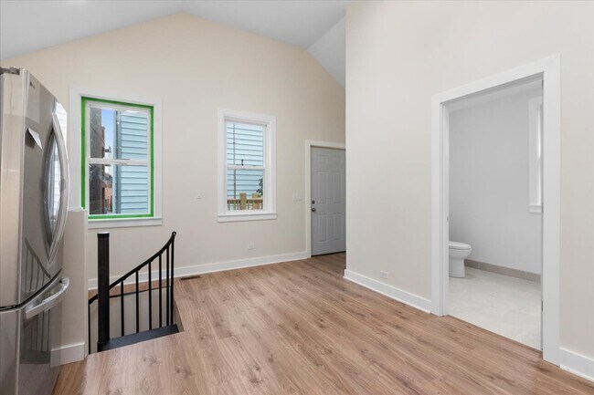 Foto del edificio - 1013 N Winchester Ave